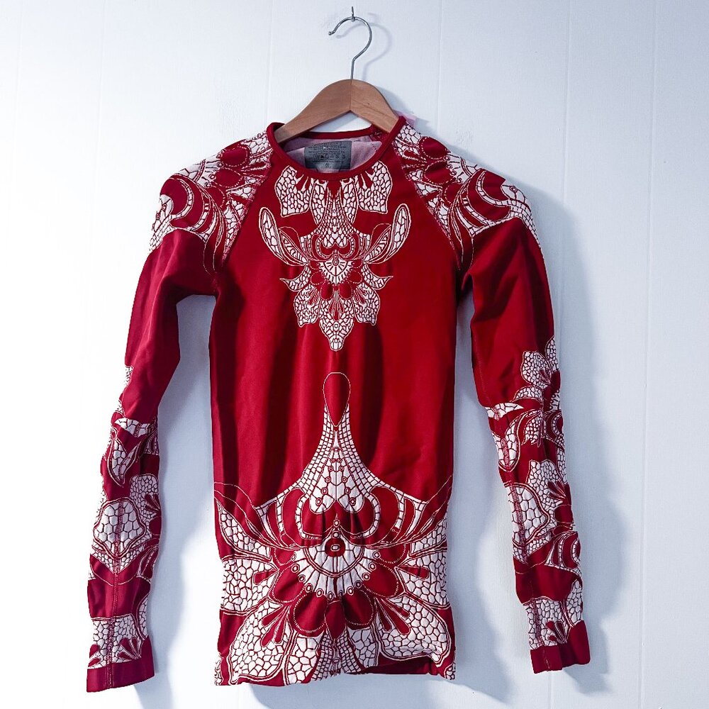 Athleta Tattoo Twist Long Sleeve Red Shirt size Small - Picture 2 of 6